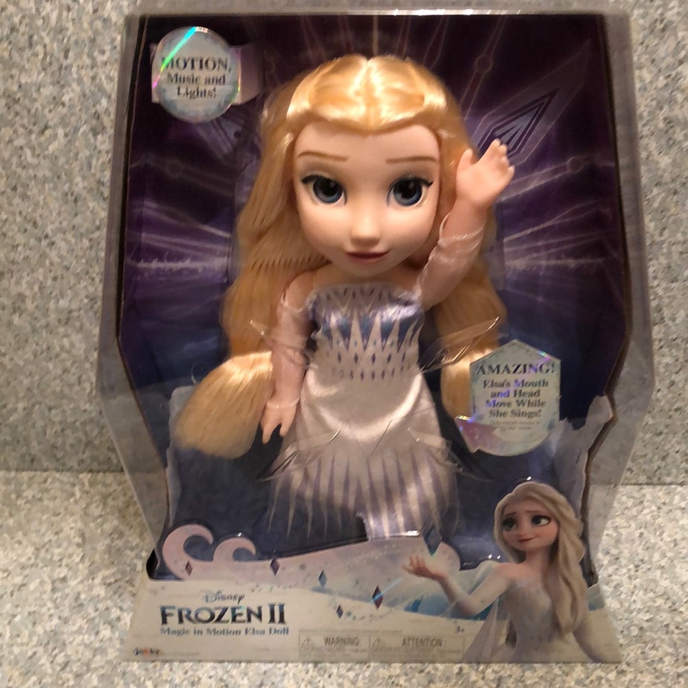 Magic in Motion Frozen 2 Elsa singing Doll!!  Collectible!! Great gift!!! NEW!!!